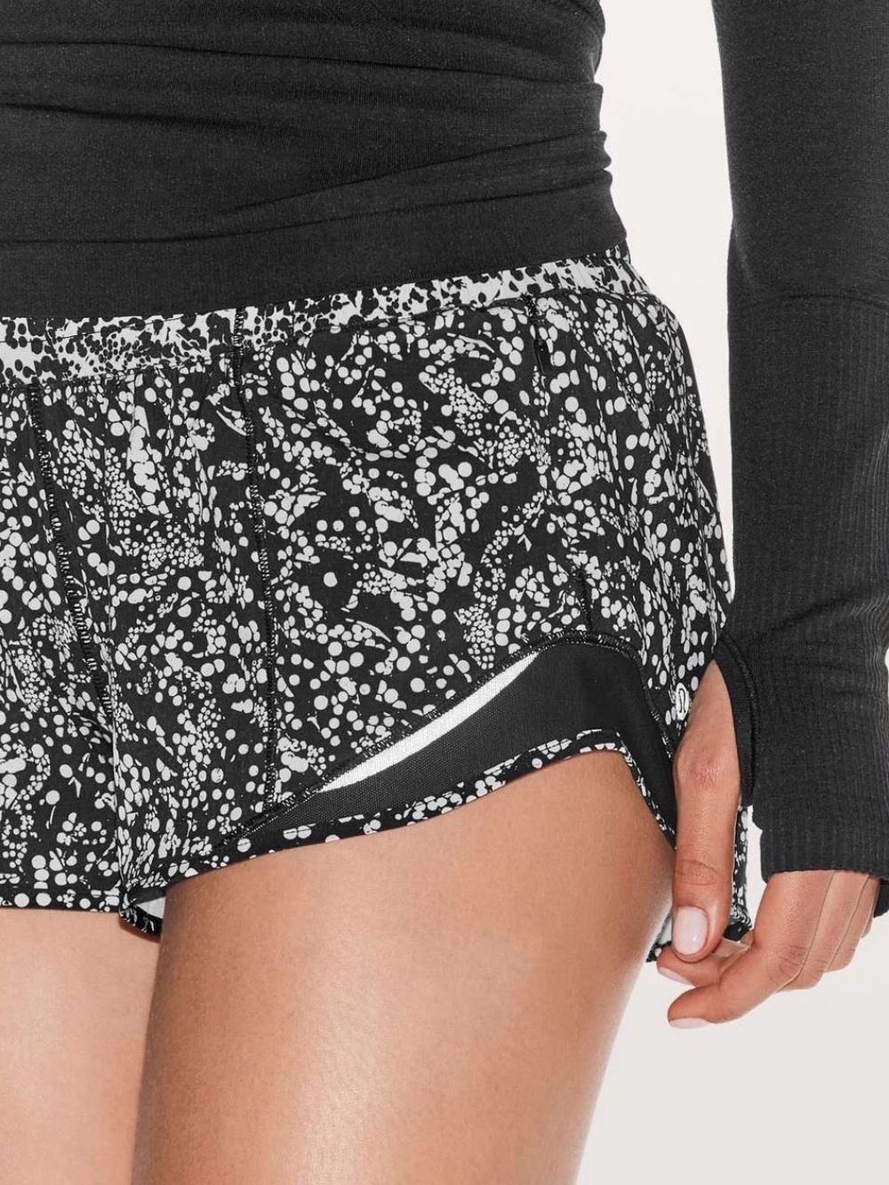 Lululemon Hotty Hot Short II Chirasu Black  Alpine White Size 10 EUC Activewear